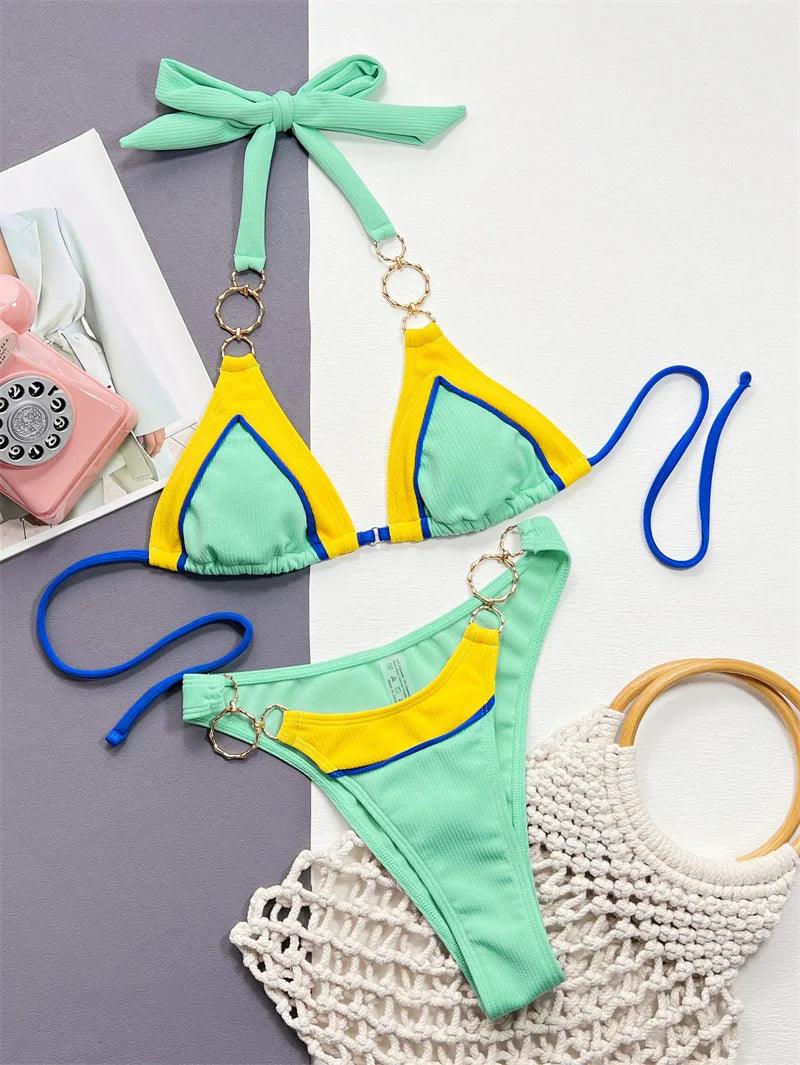 Sexig Patchwork Bikini med Metallringar för Strandskönheterna - WIQ