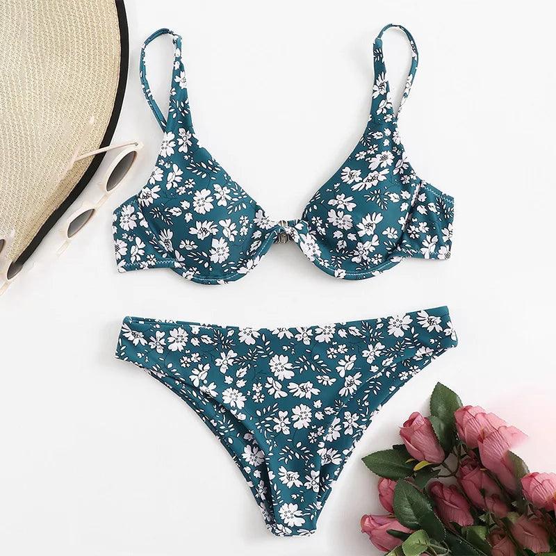 Solig Blomstrande Push-Up Bikini i Halterstil - 2024 Kollektionen
Halterneck Bikini för Soliga Äventyr i Floral Design - WIQ