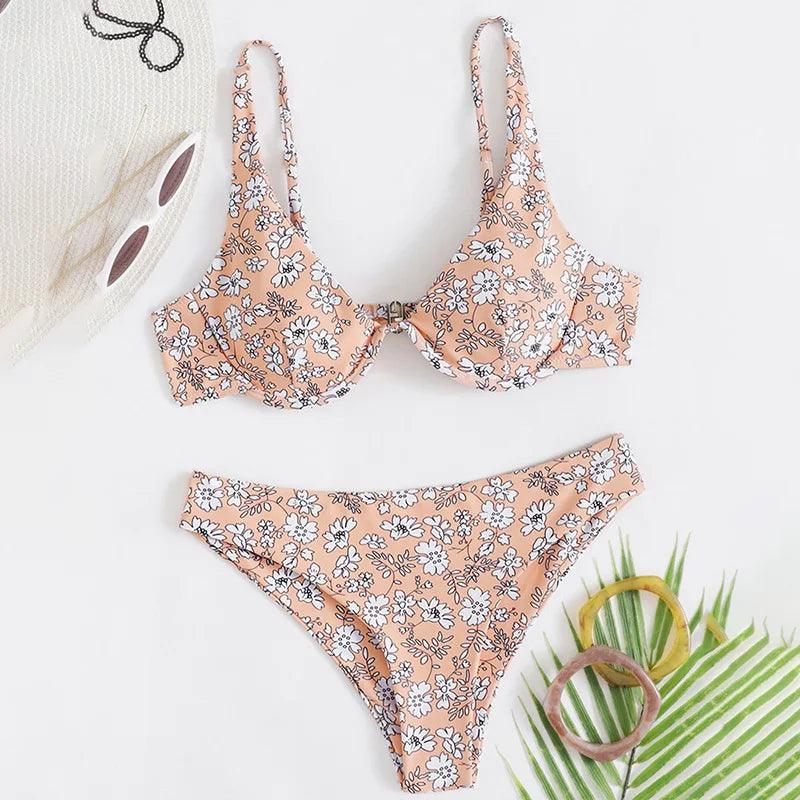 Solig Blomstrande Push-Up Bikini i Halterstil - 2024 Kollektionen
Halterneck Bikini för Soliga Äventyr i Floral Design - WIQ