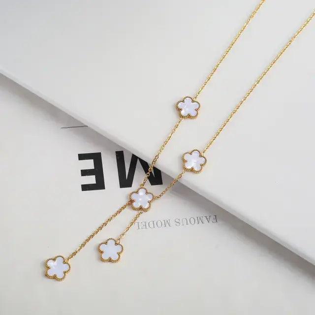 Elegant Blomma Smyckesset med Guldpläterade Detaljer - WIQ
